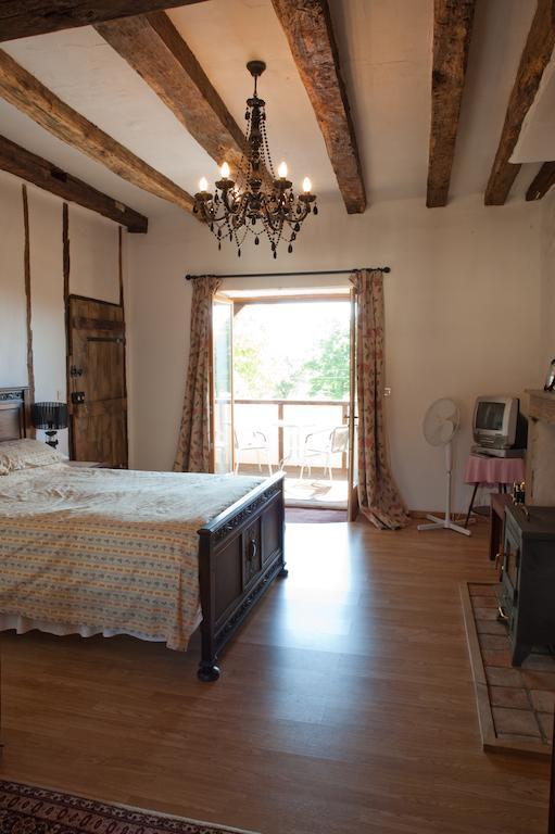 L'Ancien Presbytere Chambres D'Hote Ou Gite Le Dorat Oda fotoğraf